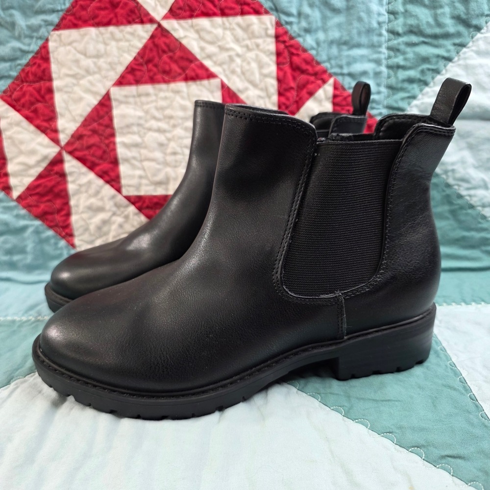 Torrid Women Black Faux Leather Chelsea Lug Sole Ankle Boots 8WW 41335367